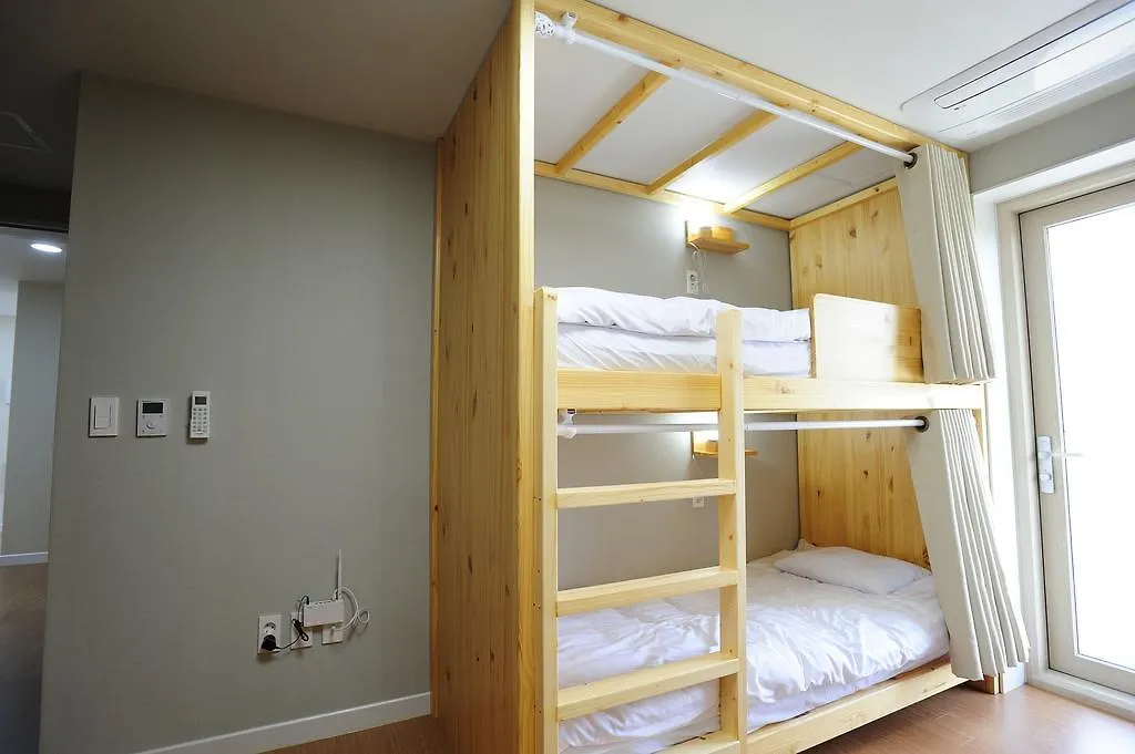 Hannah Guesthouse Jeju 2*,